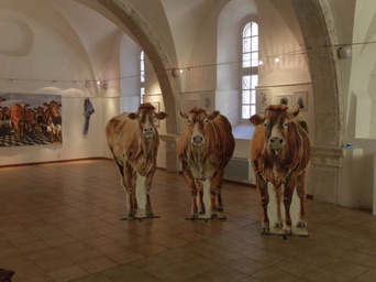 Exposition vue, three cows, oil on canvas, glued on wooden panels, 2021